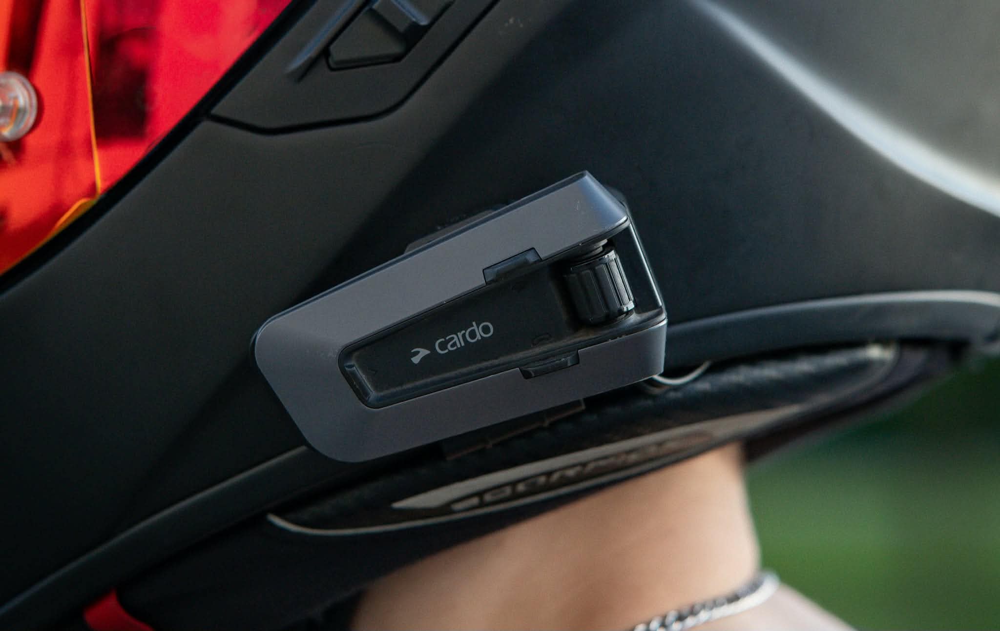 Interkom motocyklowy – Cardo Edge