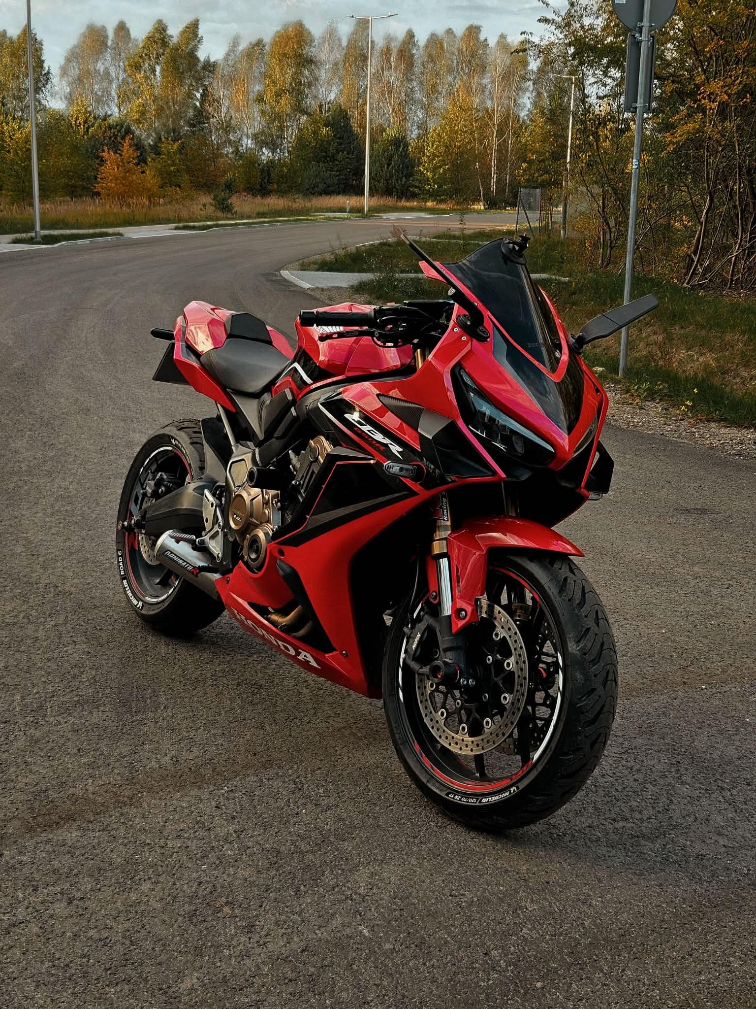 Czy polecam Hondę CBR650R na pierwszy motocykl?
