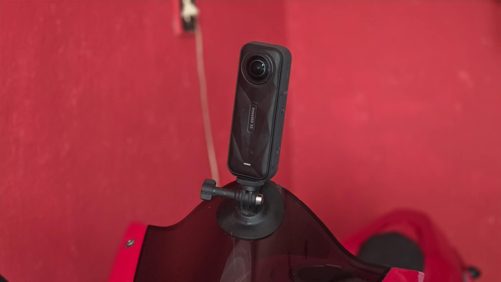 Kamera motocyklowa 360° – Insta360 X5
