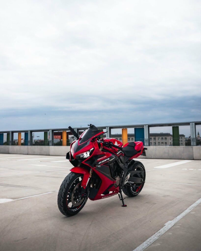 Hondę CBR650R na pierwszy motocykl